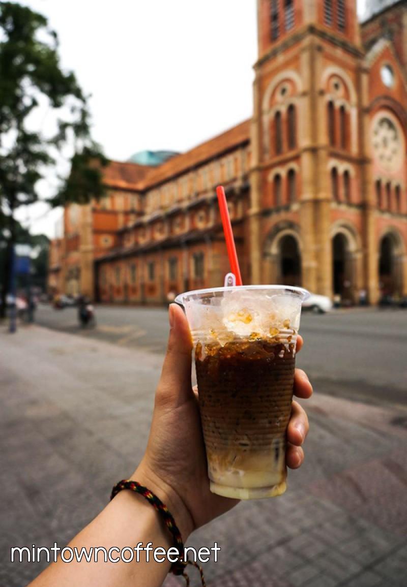 Cà phê vỉa hè Sài Gòn
